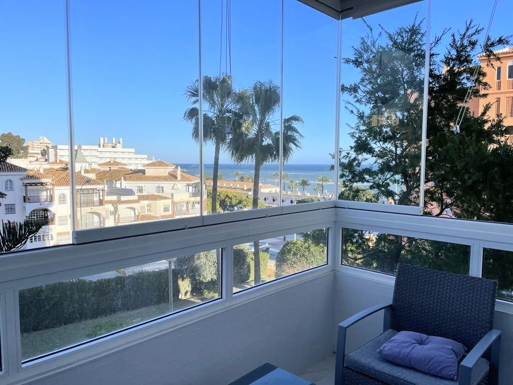 Piso amplio con vista al mar y terraza en Benalmadena - 350.000€